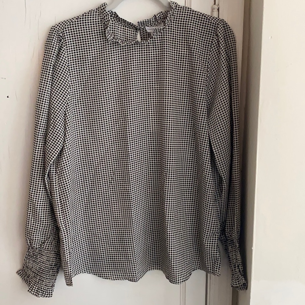 NWT Beautiful Patterned Blouse